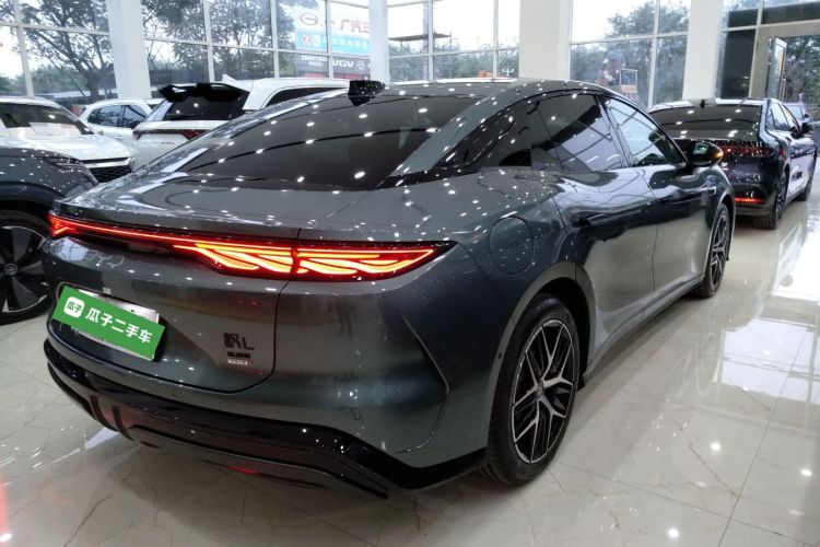 比亚迪 汉L 2025款 DM-p 四驱激光雷达旗舰型车身外观6005