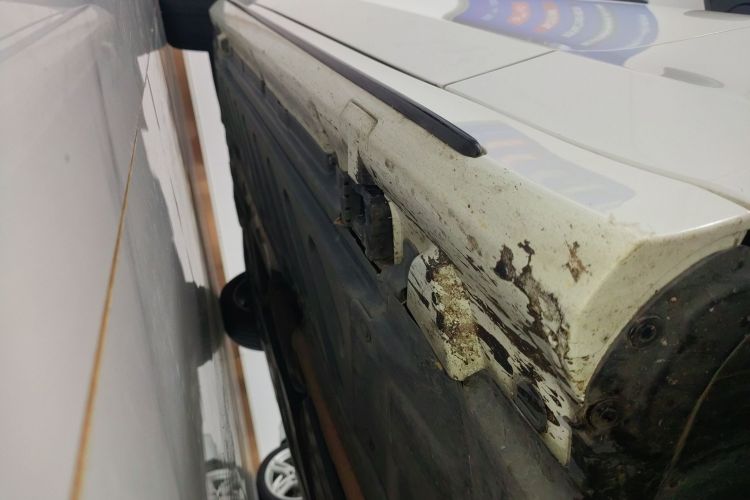 奔驰C级 2019款 C 260 运动版机舱底盘29