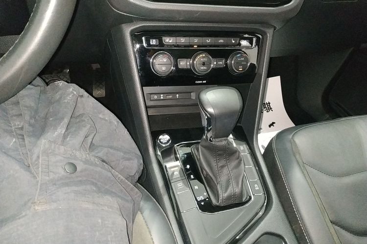 大众 途观L 2018款 330TSI 自动两驱豪华版中控内饰18