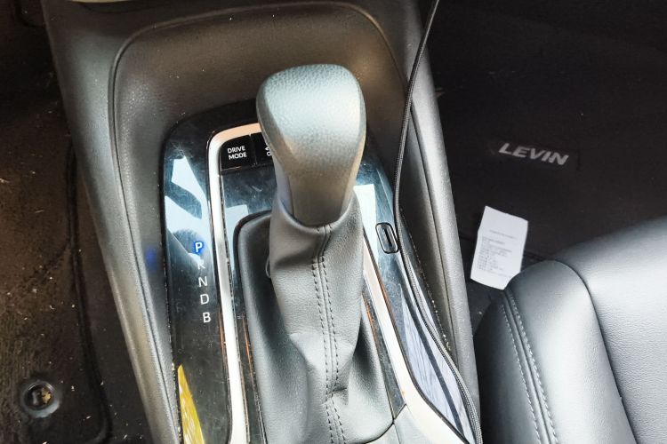 丰田 雷凌 2019款 双擎 1.8H E-CVT运动版 国VI中控内饰18