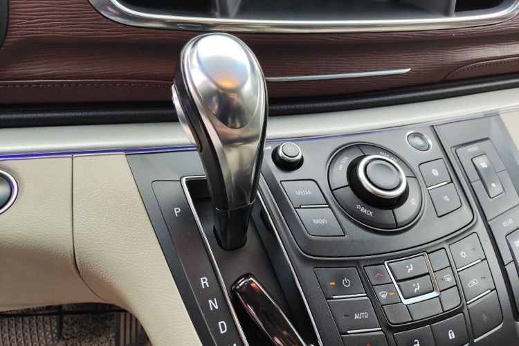 别克GL8 2017款 25S 豪华型 国V中控内饰18