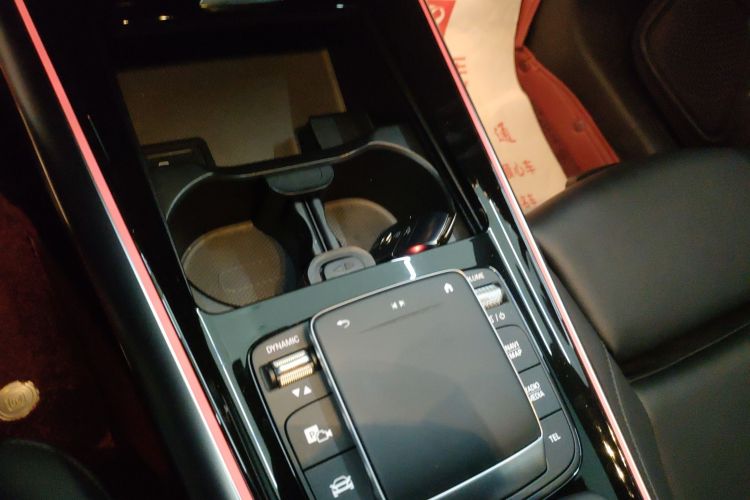 奔驰GLA 2023款 GLA 220中控内饰18