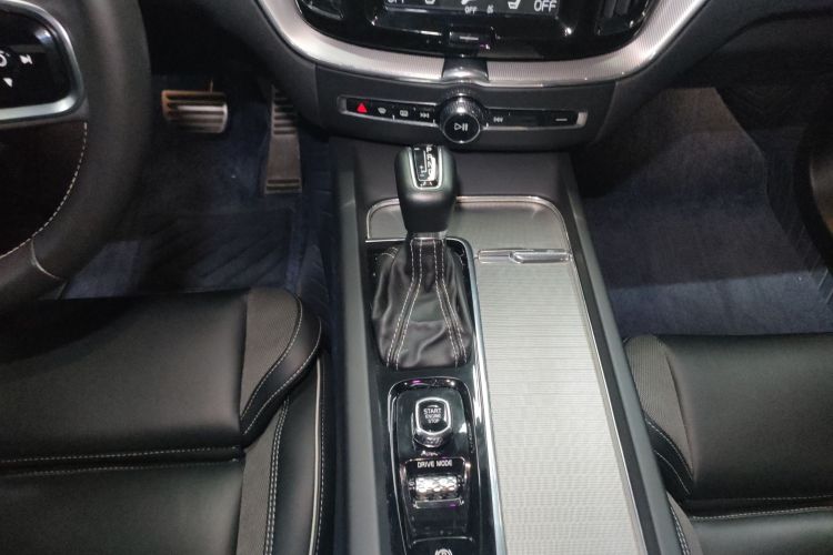 沃尔沃XC60 2020款 T5 四驱智远运动版中控内饰18