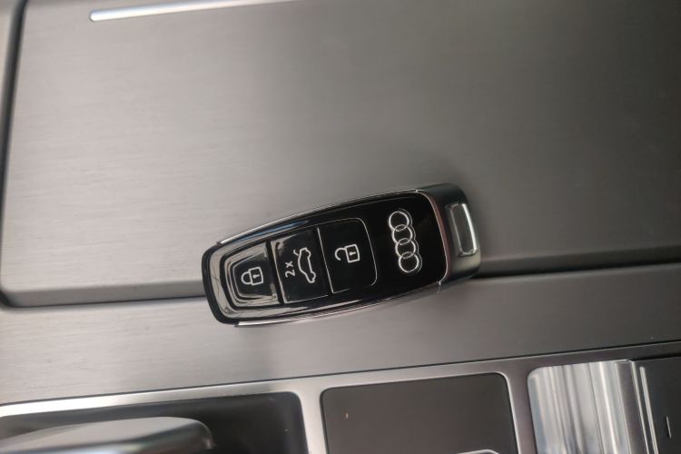 奥迪A7 2024款 45 TFSI 臻选型中控内饰7001