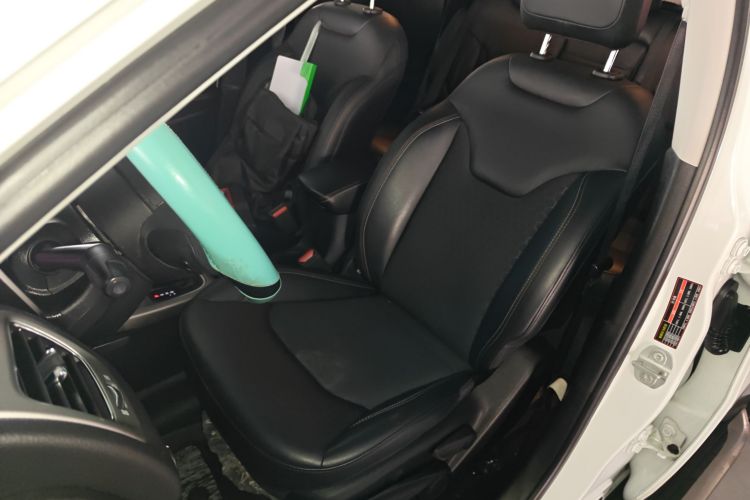 Jeep 指南者 2019款 220T 自动悦享版局部细节19