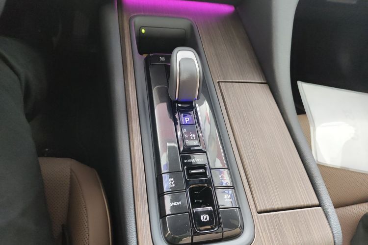 丰田 皇冠(进口) 2024款 2.5L 至尊版中控内饰18