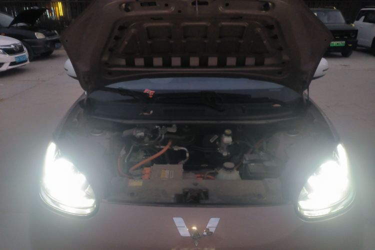 五菱汽车 五菱缤果 2023款 333km 灵犀互联+款机舱底盘24