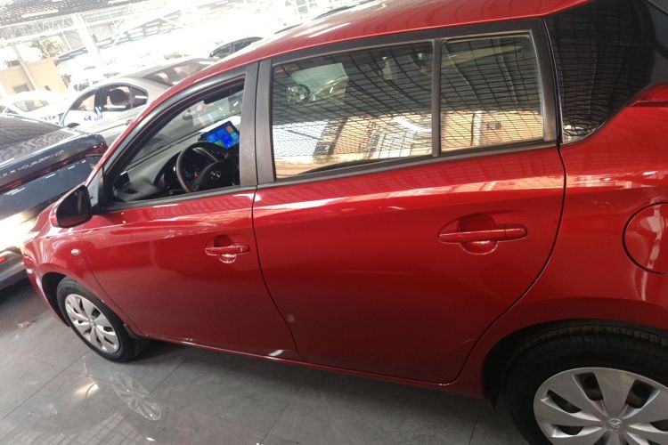 丰田 YARiS L 致炫 2015款 1.5E 自动魅动版车身外观4