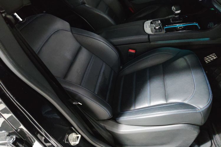 北京BJ40 2020款 2.0T 自动四驱城市猎人版侠客型局部细节41