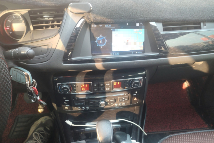 雪铁龙C5 2013款 2.3L 自动豪华型中控内饰16