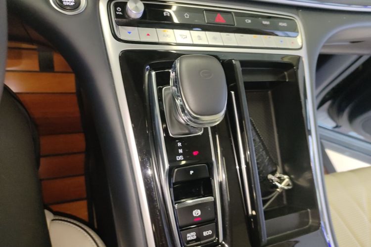 广汽传祺 传祺M8 2023款 大师系列 390T 四座御尊版中控内饰18