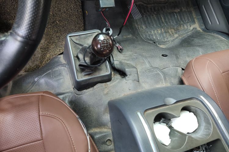 金龙 金威 2014款 2.5T玉柴创享型YC4FB90-P40C中控内饰18