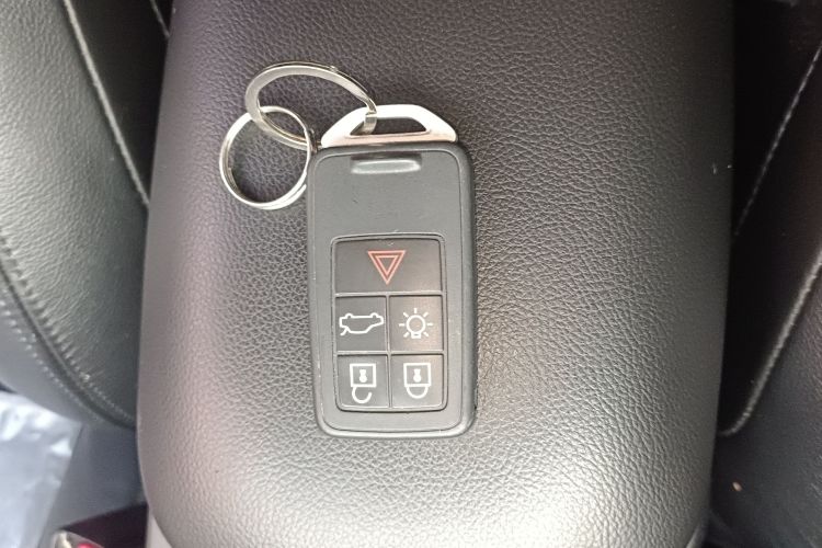 沃尔沃V40 2017款 T3 智逸版中控内饰7001