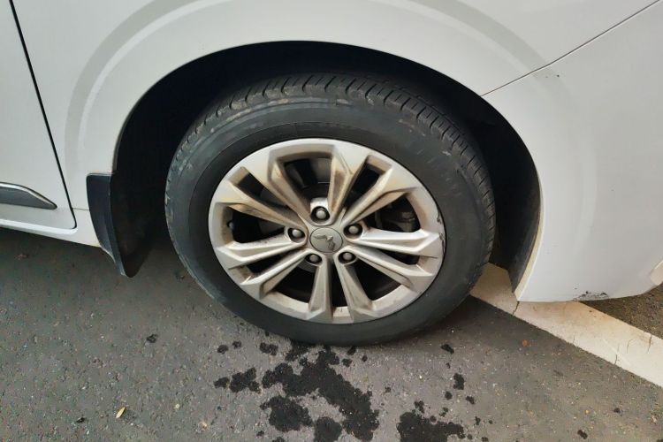 五菱汽车 五菱佳辰 2022款 1.5L 手动轻享舒适型车身外观10