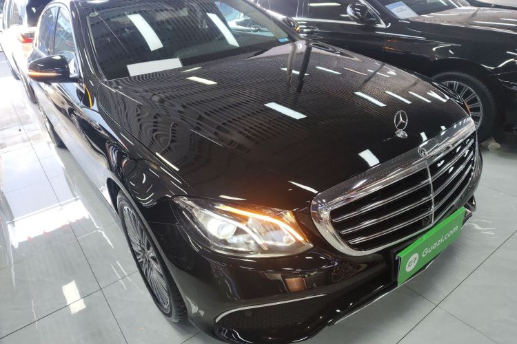 奔驰E级 2020款 改款 E 300 L 时尚型车身外观3