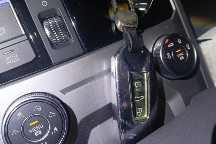 大众 途锐 2023款 3.0TSI 锐享版 曜黑运动套装中控内饰11