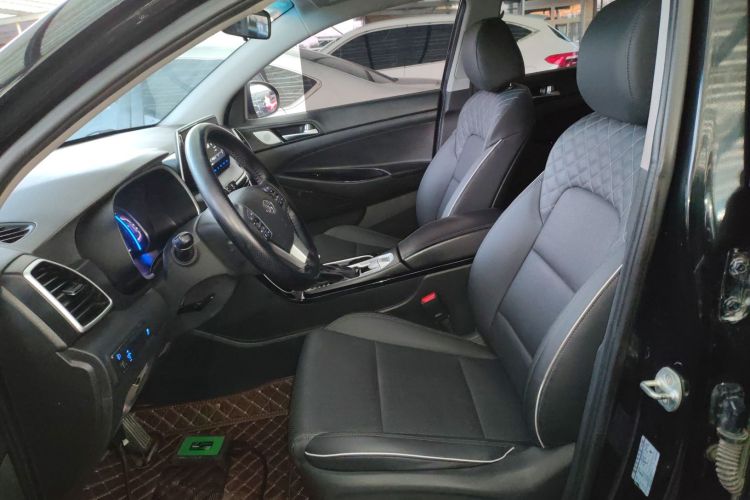 现代 途胜 2019款 280TGDi 双离合两驱时尚版 国V中控内饰19