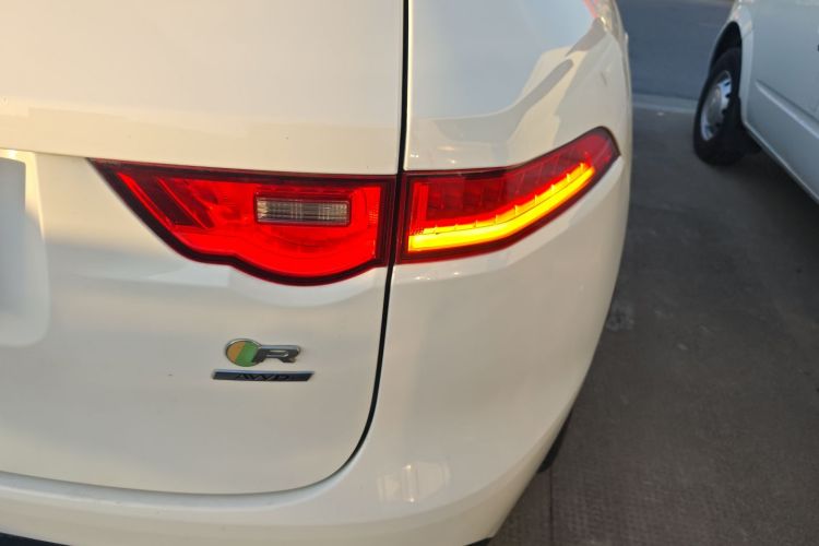 捷豹F-PACE 2016款 3.0 SC 四驱R-Sport运动版车身外观9