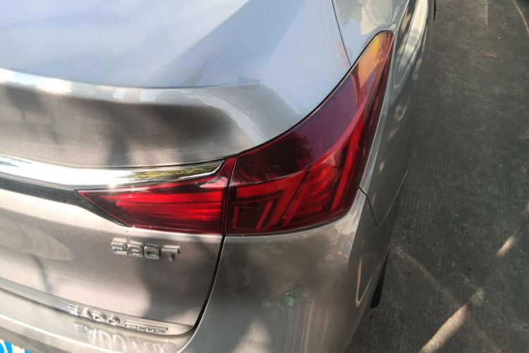 长安 逸动 2020款 PLUS 蓝鲸NE 1.4T GDI DCT尊贵型车身外观9