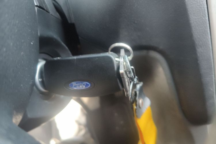 福特 福克斯 2013款 两厢经典 1.8L 自动基本型中控内饰11