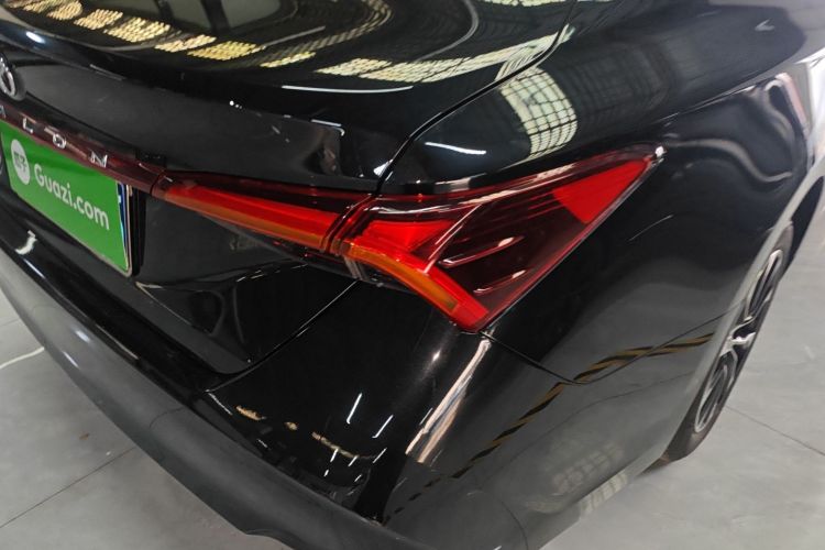 丰田 亚洲龙 2023款 2.0L 臻选版车身外观9