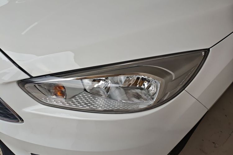 福特 福克斯 2018款 两厢经典 1.6L 自动风尚型智行版局部细节36