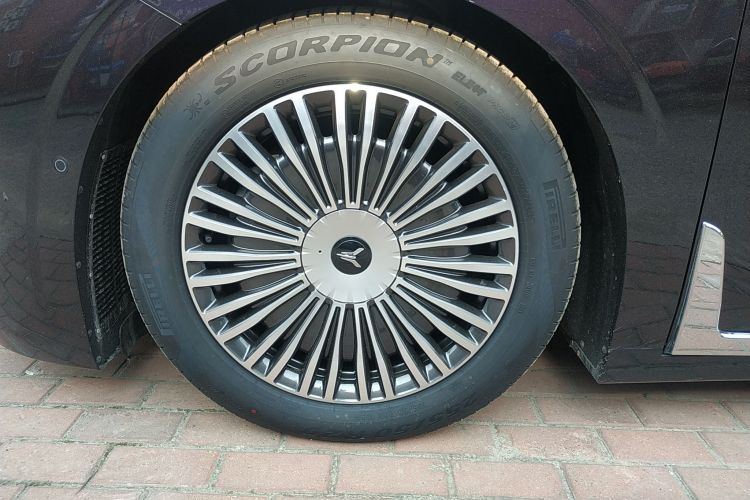 岚图汽车 岚图梦想家 2025款 PHEV 四驱旗舰鲲鹏版车身外观6007