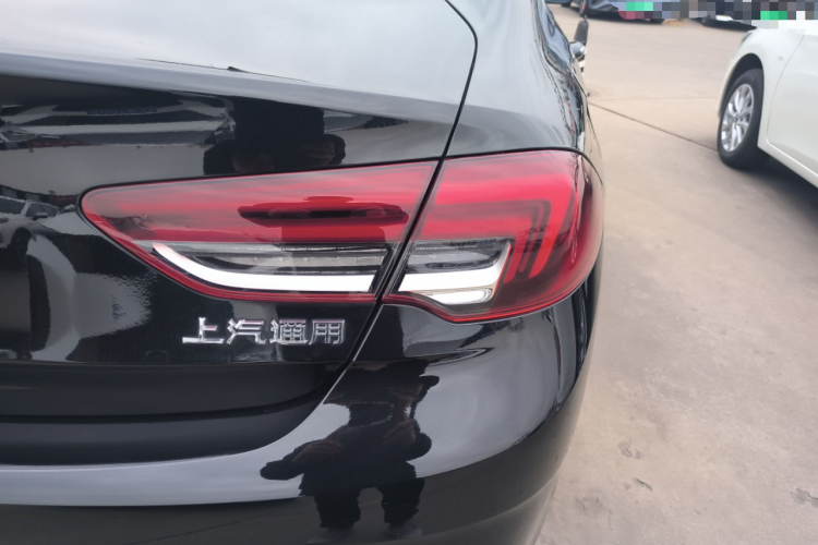 别克 君威 2020款 552T 豪华型车身外观9