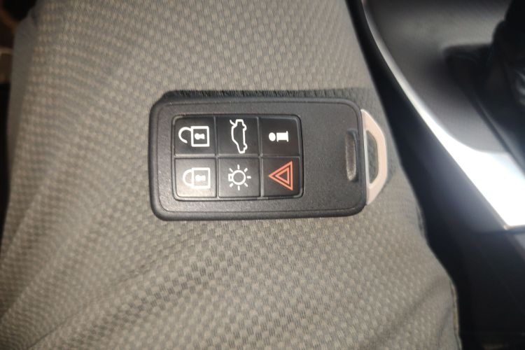 沃尔沃V60 2017款 2.0T Polestar中控内饰11