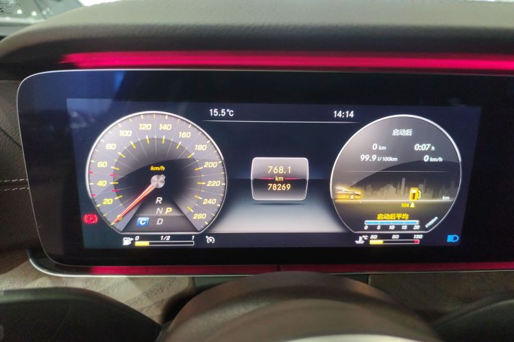 奔驰E级 2020款 改款 E 300 L 时尚型中控内饰14