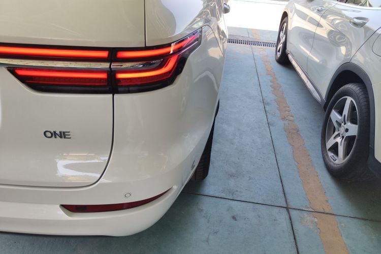 理想汽车 理想ONE 2021款 增程6座版车身外观9