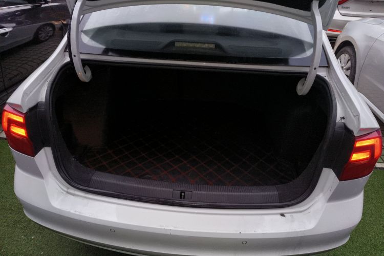 大众 宝来 2016款 1.6L 自动舒适型机舱底盘23