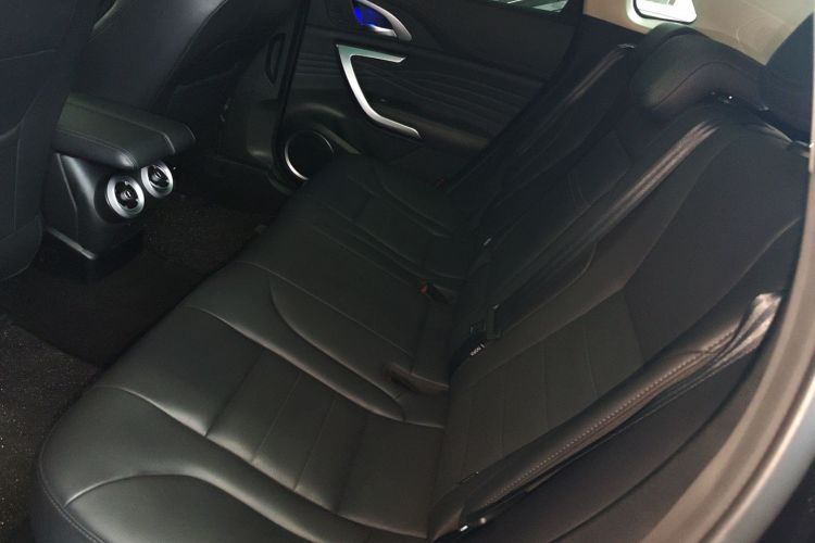 魏牌 VV7 2020款 2.0T 旗舰型中控内饰7004