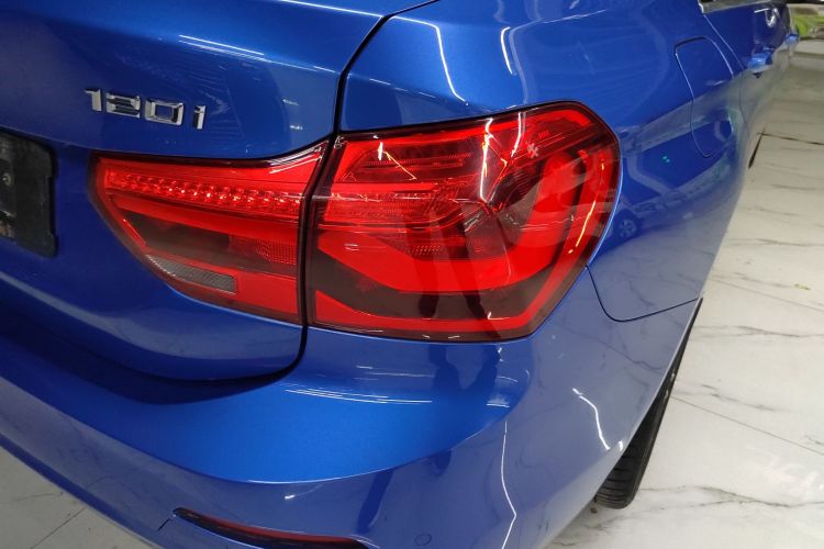 宝马1系 2020款 120i 时尚型车身外观9