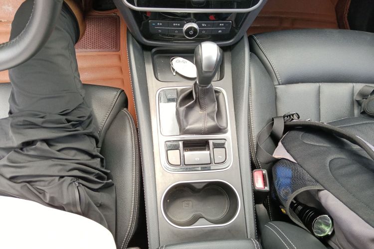 比亚迪 宋MAX 2017款 1.5T 自动智联精英型 7座中控内饰18