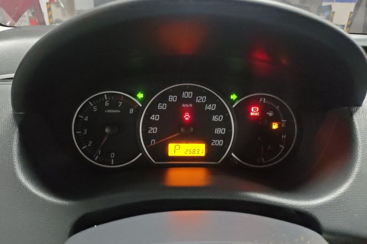 铃木 雨燕 2013款 1.5L 自动20周年限量版中控内饰14