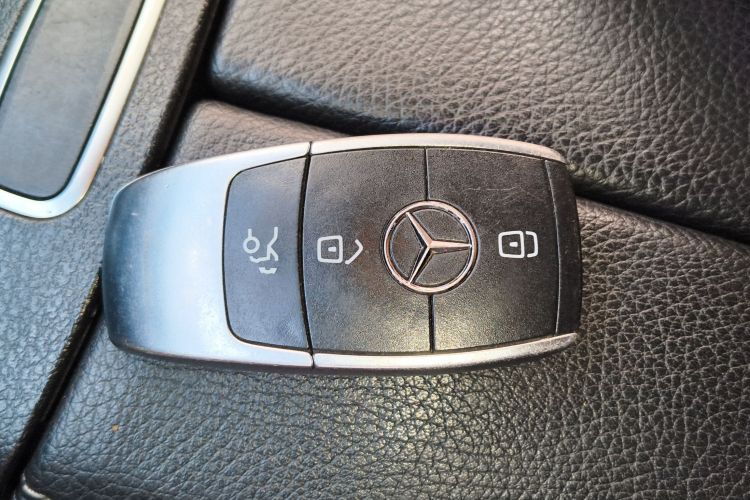 奔驰A级 2020款 A 200 L中控内饰7001