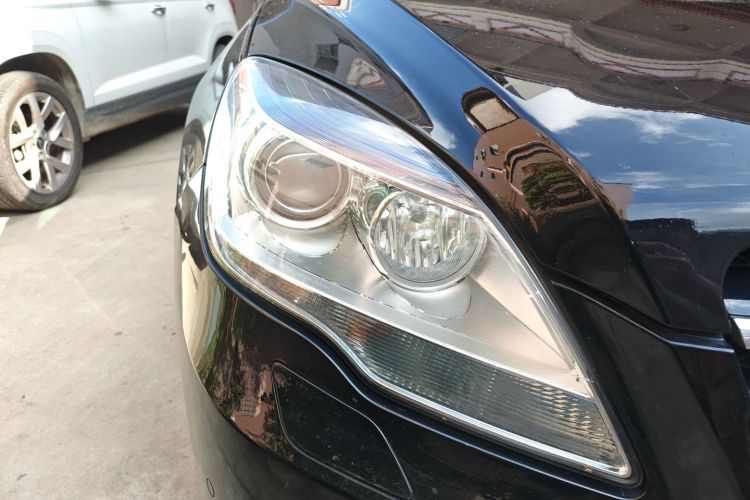 奔驰R级 2014款 R 320 4MATIC 豪华型车身外观8