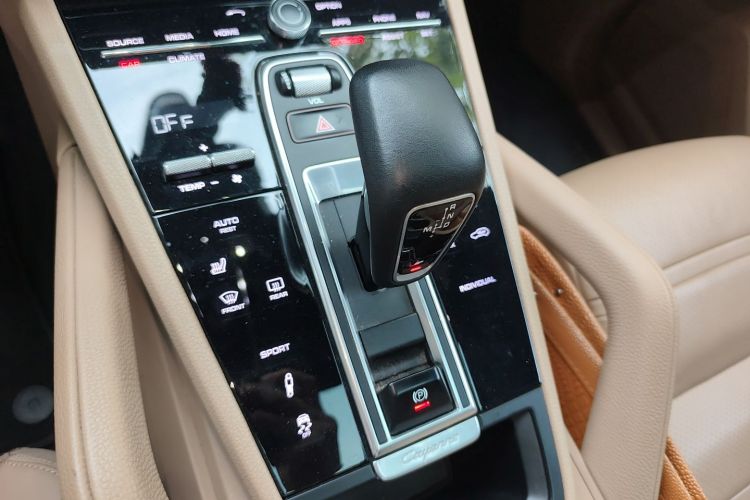 保时捷 2018款 Cayenne 3.0T中控内饰18