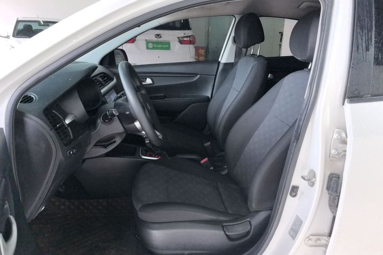 起亚K2 2017款 三厢 1.4L AT GLS中控内饰19