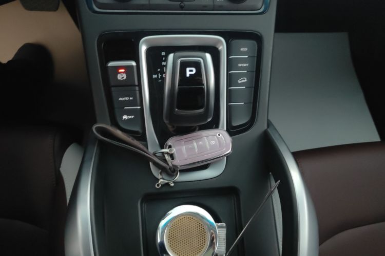 吉利汽车 博越 2022款 1.8TD DCT智雅型中控内饰18