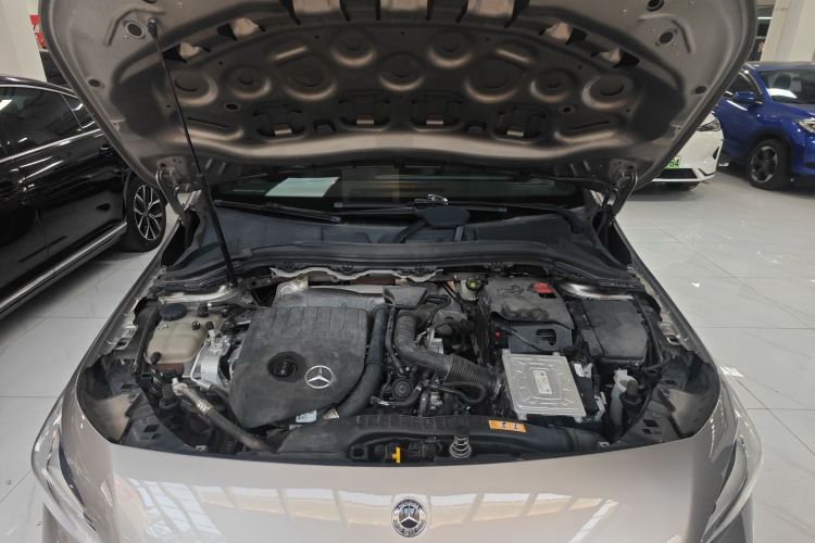 奔驰B级 2020款 B 180机舱底盘24