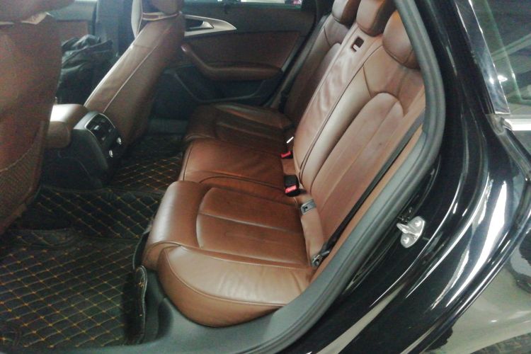 奥迪A6L 2018款 30周年年型 45 TFSI quattro 运动型中控内饰21