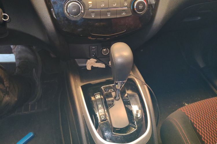 日产 逍客 2017款 2.0L CVT精英版 国V中控内饰18