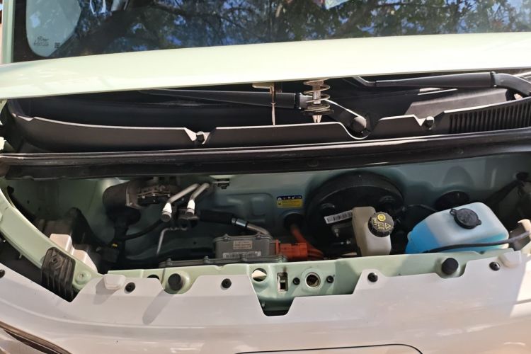 五菱汽车 宏光MINIEV 2024款 第三代 215km 青春版机舱底盘24