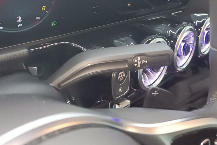 奔驰GLA 2023款 GLA 220中控内饰18