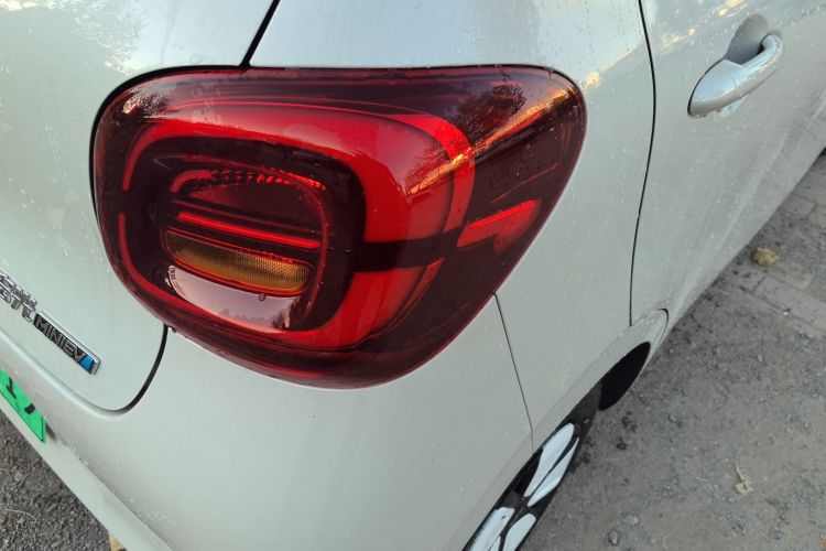 五菱汽车 宏光MINIEV 2025款 四门版 进阶款车身外观9