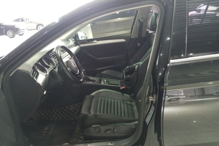 大众 迈腾 2019款 330TSI DSG 领先型 国V中控内饰19