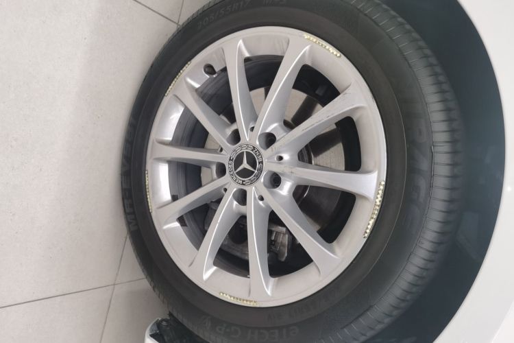 奔驰A级 2019款 A 200 L 运动轿车车身外观10