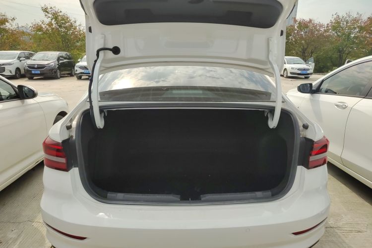 大众 朗逸 2022款 1.5L 自动风尚版机舱底盘23